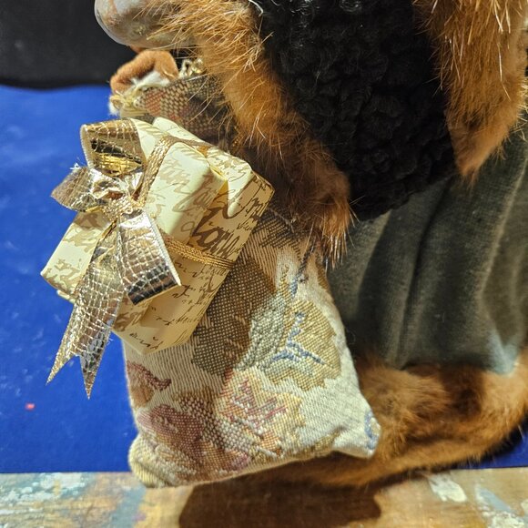 Hand Crafted Santa Claus Decoration for Christmas Season - Picture 15 of 16